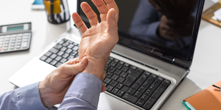 patient needing carpal tunnel syndrome chiropractor in Wilmington